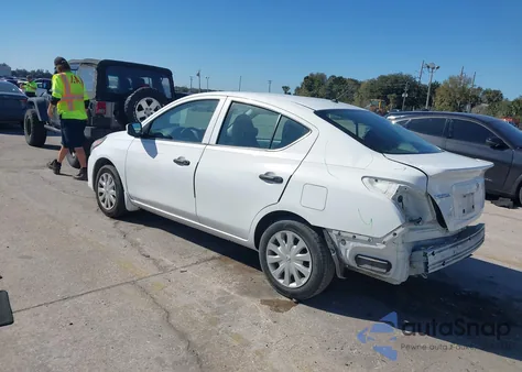 2016 Nissan Versa 1.6 S из США, поврежденный, VIN 3N1CN7AP9GL911365